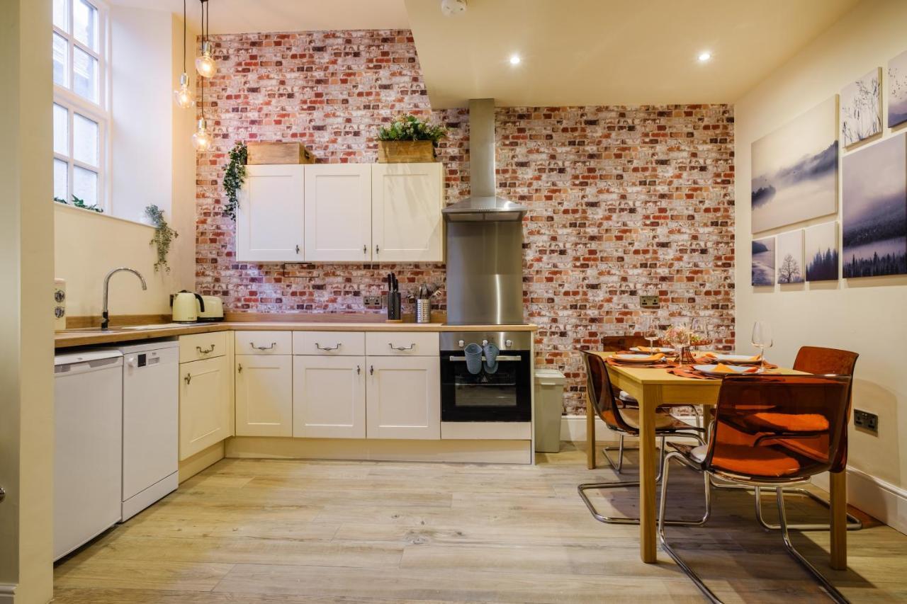באונס-און-ווינדרמיר Flat 2, The Old Antiques Warehouse - Free Off-Site Health Club Access With Pool, Sauna, Steam Room & Gym מראה חיצוני תמונה