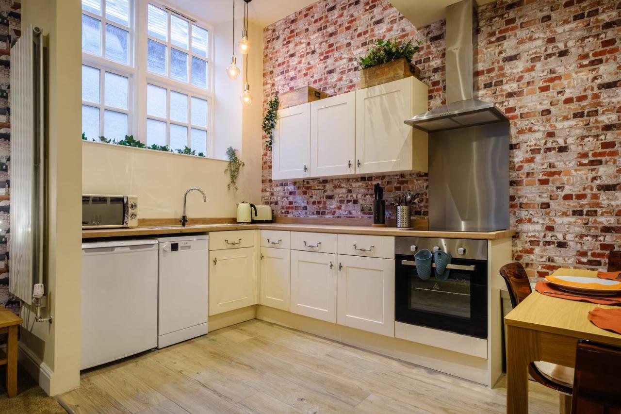 באונס-און-ווינדרמיר Flat 2, The Old Antiques Warehouse - Free Off-Site Health Club Access With Pool, Sauna, Steam Room & Gym מראה חיצוני תמונה
