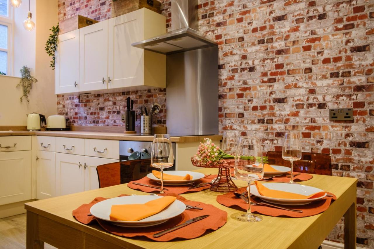 באונס-און-ווינדרמיר Flat 2, The Old Antiques Warehouse - Free Off-Site Health Club Access With Pool, Sauna, Steam Room & Gym מראה חיצוני תמונה